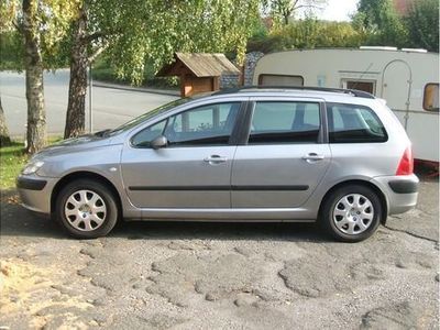 Grau Gebraucht 2003 Peugeot 307 Kombi | 3.500 €
