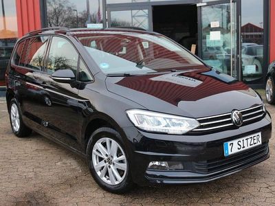 Schwarz Gebraucht 2023 VW Touran Business Van / Kleinbus | 32.800 € (Etwas zu teuer)