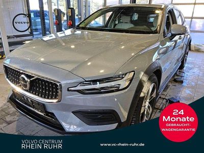 Grau vapour grey / metallic Gebraucht 2024 Volvo V60 CC Plus Kombi | 39.890 € (Fairer Preis)