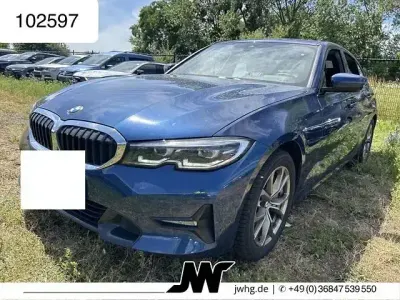 Gebraucht BMW 330 Sport Line 258 PS (189 kW) 2022 Blau Limousine