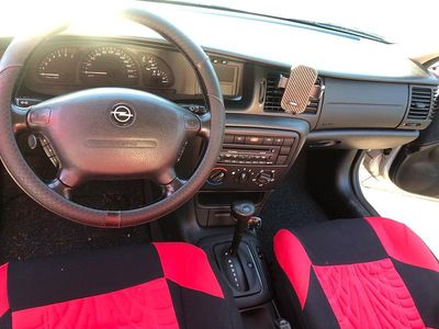 Grau Gebraucht 2001 Opel Vectra Limousine | 3.099 €