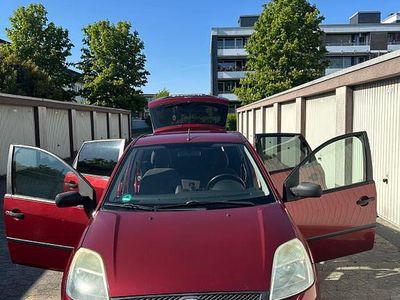 Usata Ford Fiesta 80 CV (58 kW) 2002 Rosso Utilitaria