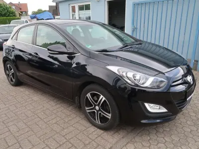 Gebraucht Hyundai i30 Style 135 PS (99 kW) 2013 Schwarz Limousine
