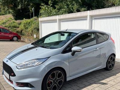 Gebraucht Ford Fiesta ST200 200 PS (147 kW) 2017 Grau Kleinwagen