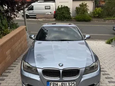 Gebraucht BMW 325 Sport Line 218 PS (160 kW) 2010 Blau Limousine