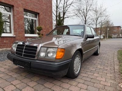 Gebraucht Mercedes 300 109 PS (80 kW) 1989 Braun Limousine