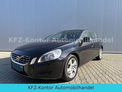 Gebraucht Volvo V60 Momentum 163 PS (119 kW) 2012 Black sapphire / metallic Kombi