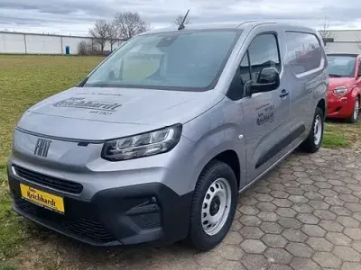 Neu Fiat Doblò 131 PS (96 kW) 2026 Grau Van / Kleinbus