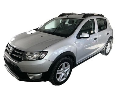 Silber Gebraucht 2014 Dacia Sandero Prestige Limousine | 6.890 € (Fairer Preis)