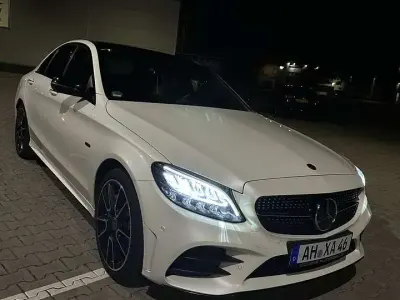 Używany Mercedes C300e 194 KM (142 kW) 2020 Biały Sedan/Limuzyna
