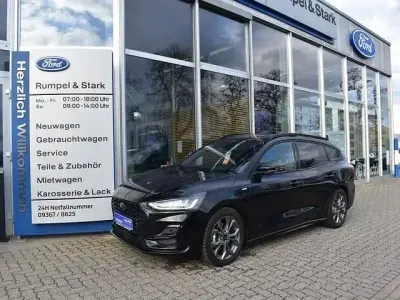 Używany Ford Focus ST-Line 155 KM (114 kW) 2024 Czarny Sedan/Limuzyna