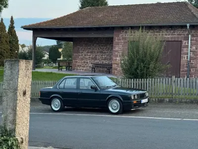 Gebraucht BMW 316 101 PS (74 kW) 1989 Schwarz Limousine