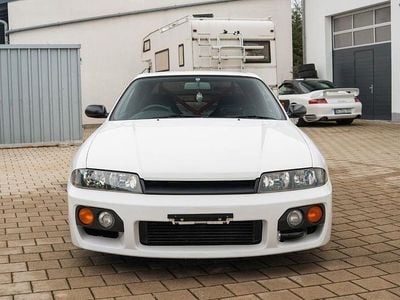 Begagnad Nissan Skyline 305 HK (224 kW) 1997 Vit Sedan