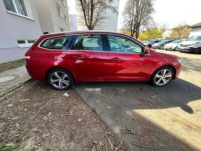 Gebraucht Peugeot 308 Allure 131 PS (96 kW) 2019 Rot Kombi