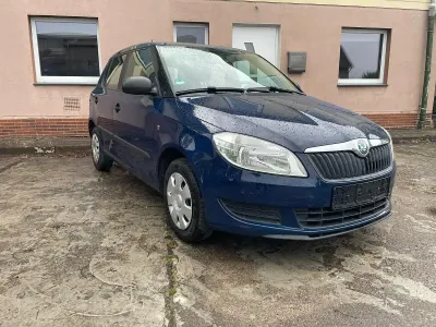 Gebraucht Skoda Fabia 70 PS (51 kW) 2012 Blau Limousine