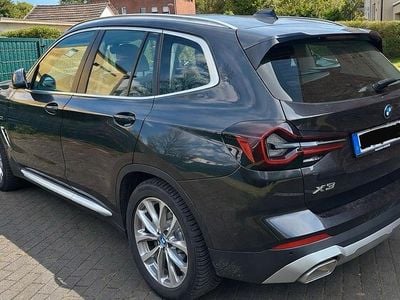 Grau Gebraucht 2022 BMW X3 SUV | 42.500 € (Fairer Preis)