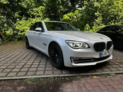 Gebraucht BMW 750 449 PS (330 kW) 2015 Weiß Limousine