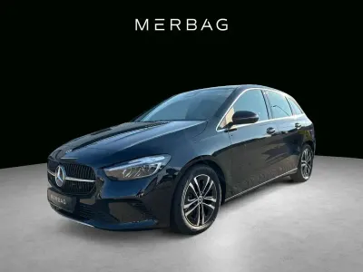 Gebraucht Mercedes B180 136 PS (100 kW) 2024 Metalliclack kosmosschwarz Kleinwagen