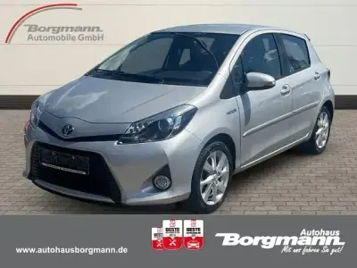 Gebraucht Toyota Yaris Club 101 PS (74 kW) 2014 Silber Kleinwagen