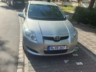 Gebraucht Toyota Auris 101 PS (74 kW) 2010 Silber Kleinwagen