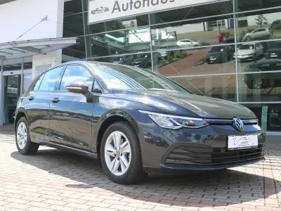 Gebraucht VW Golf VIII Life 110 PS (80 kW) 2024 Grau Limousine