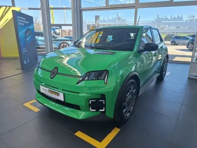 Usata Renault 5 E-Tech Evolution 89 kW (122 CV) 2025 Verde Berlina