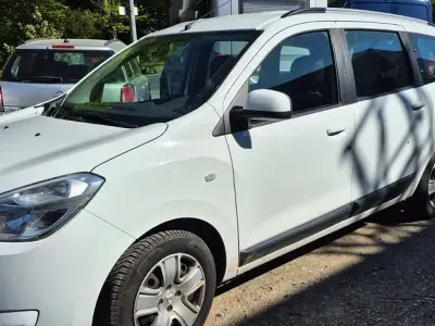 Gebraucht Dacia Lodgy Lauréate 102 PS (75 kW) 2018 Weiß Van / Kleinbus