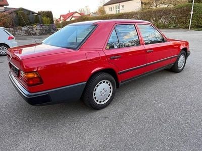 Second-hand Mercedes E260 160 CP (117 kW) 1985 Roșu Berlinǎ