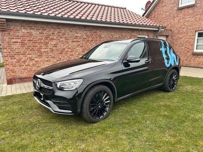 Second-hand Mercedes GLC300 245 CP (180 kW) 2022 Negru SUV