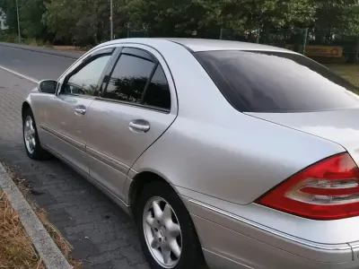 Gebraucht Mercedes C180 130 PS (95 kW) 2002 Silber Limousine