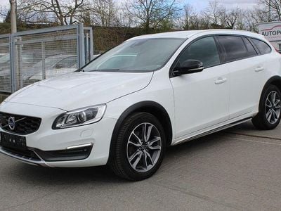Gebraucht Volvo V60 CC Summum 190 PS (139 kW) 2015 White solid Kombi