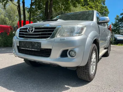 Gebraucht Toyota HiLux Life 171 PS (125 kW) 2015 Silber Pickup