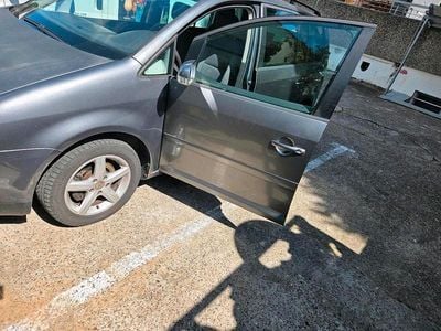 Second-hand VW Touran 140 CP (102 kW) 2004 Gri Monovolum