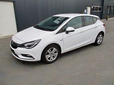 Weiß Gebraucht 2016 Opel Astra Active Limousine | 6.700 € (Guter Preis)