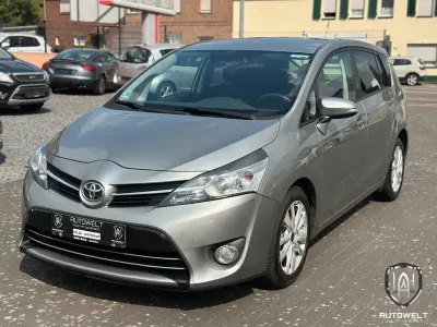 Gebraucht Toyota Verso Life 124 PS (91 kW) 2013 Grau Van / Kleinbus
