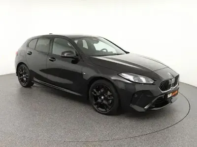 Gebraucht BMW 118 M Sport 150 PS (110 kW) 2025 Saphirschwarz Kleinwagen