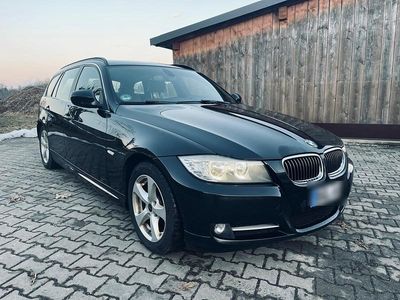 Schwarz Gebraucht 2011 BMW 320 Lifestyle Kombi | 3.999 € (Fairer Preis)
