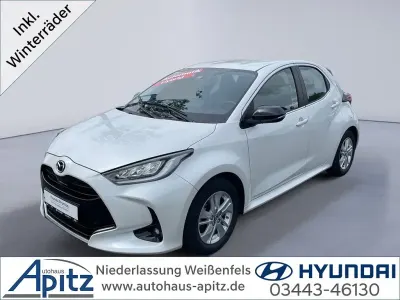 Używany Mazda 2 Comfort 116 KM (85 kW) 2022 Biały Sedan/Limuzyna