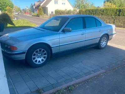 Second-hand BMW 735 238 CP (175 kW) 2002 Argintiu Berlinǎ