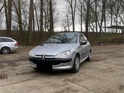 Gebraucht Peugeot 206 75 PS (55 kW) 2000 Silber Kleinwagen