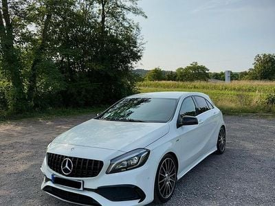 Weiß Gebraucht 2017 Mercedes A180 AMG line Limousine | 15.500 € (Fairer Preis)