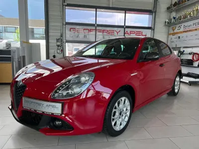 Gebraucht Alfa Romeo Giulietta 120 PS (88 kW) 2019 Rot Kleinwagen