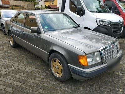 Gebraucht Mercedes E200 136 PS (100 kW) 1991 Grau Limousine