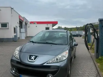 Gebraucht Peugeot 207 95 PS (69 kW) 2008 Grau Kleinwagen