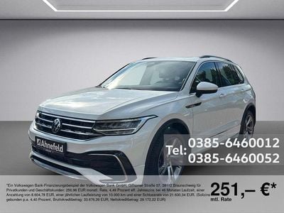 Weiß (weiss / oryxweiss perlmutteffekt) Gebraucht 2023 VW Tiguan R-line SUV | 37.777 € (Fairer Preis)
