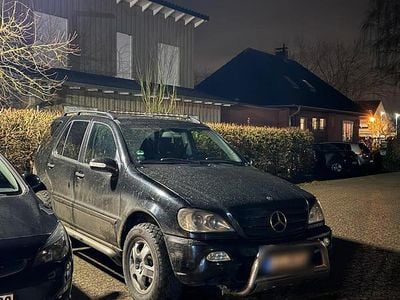 Schwarz Gebraucht 2004 Mercedes ML270 SUV | 3.750 €