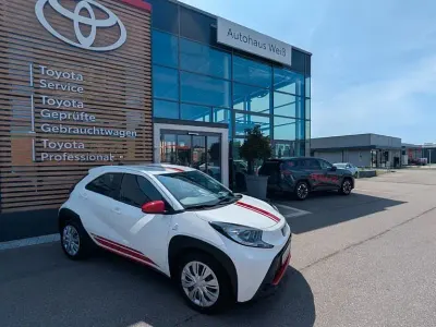Gebraucht Toyota Aygo X X-play 72 PS (52 kW) 2022 Weiß SUV