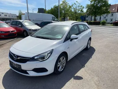 Używany Opel Astra Basis 131 KM (96 kW) 2019 Biały Kombi