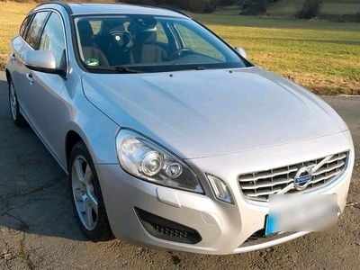 Second-hand Volvo V60 215 CP (158 kW) 2013 Argintiu Break