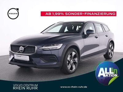 Denim blue / metallic Gebraucht 2023 Volvo V60 CC Plus Kombi | 42.590 € (Etwas zu teuer)